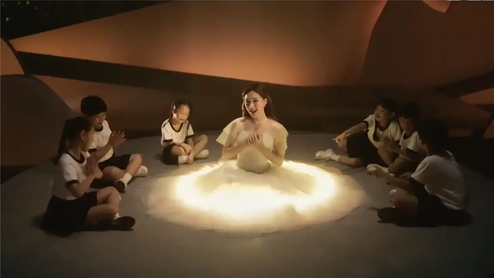 Hòa Minzy đưa sử thi và hồn Việt vào âm nhạc